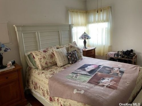 406 Old Farmingdale Rd, Babylon NY  11704-6424 exterior