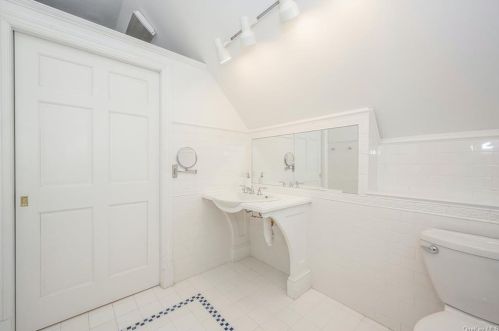 94 Haights Cross Rd, Chappaqua NY  10514-2911 exterior