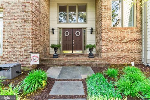 9106 Meadowcreek Ln, Lorton VA  22079-3238 exterior