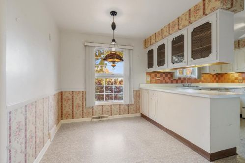 2925 Waubenoor Dr, Green Bay WI  54301-1526 exterior