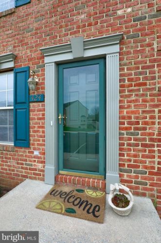 424 Cobblestone Ln, Lancaster, PA 17601-3372