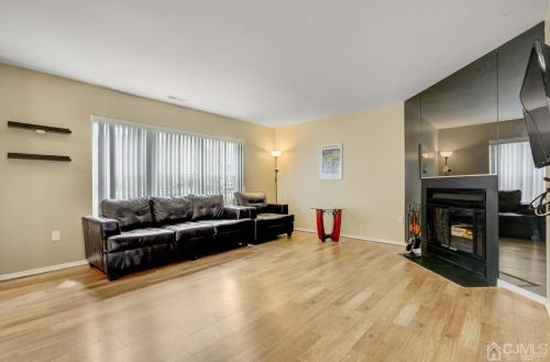 18 Cloister Ct, Old Bridge NJ  08857-3205 exterior