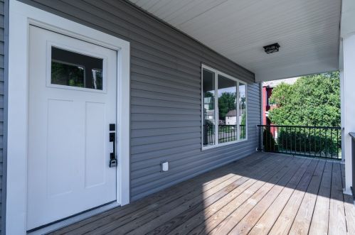601 Barmore Ave, Grove City, PA 16127-1323
