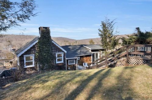 59 Lakeview Terrace Ext, Sandy Hook CT  06482-1467 exterior