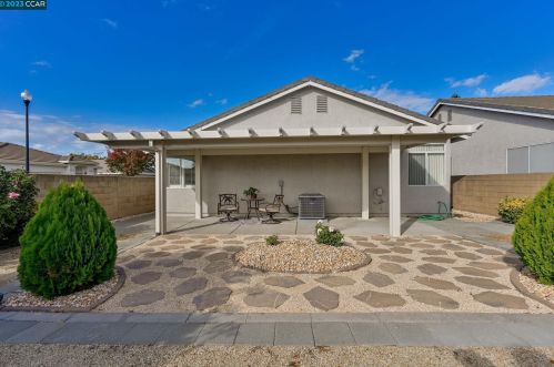 373 Bartlett Ln, Vacaville CA  95687-3128 exterior