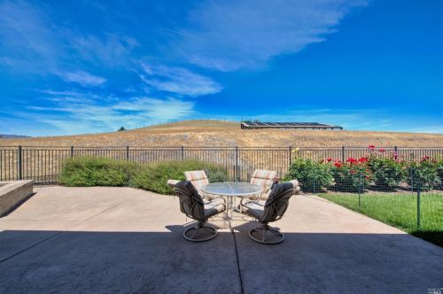 3959 Skyhawk Ln, Vacaville CA  95688-9516 exterior