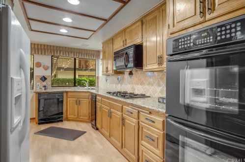 6252 Riviera Cir, Long Beach, CA 90815-4783