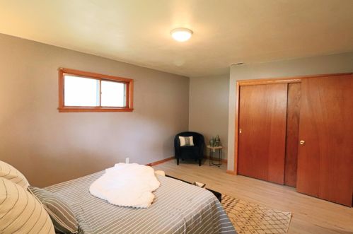 1008 105th St, Milwaukee WI 53227-1210 exterior