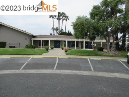1027 Peralta Rd, Concord, CA 94520-5430