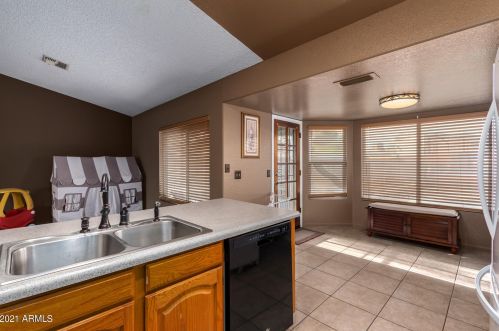 8828 Peck Dr, Glendale AZ  85301-4918 exterior
