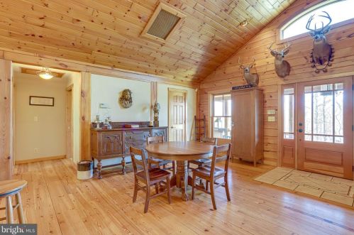 3714 Mountain Rd, Haymarket VA  20169-1739 exterior