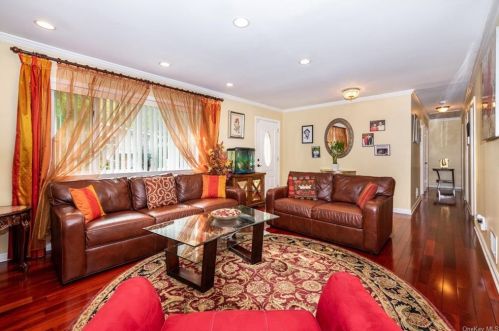 264 County Center Rd, White Plains, NY 10603-3008