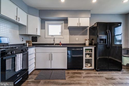 410 Crossfield Rd, Norristown PA 19406-2363 exterior