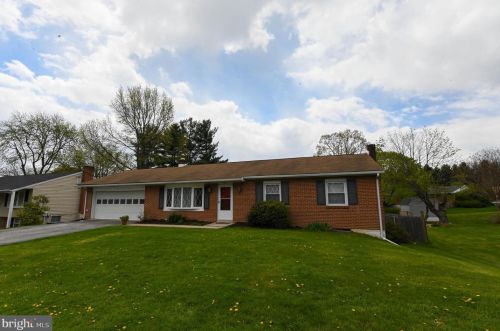 4 Brandywine Dr, Shrewsbury, PA 17361-1804