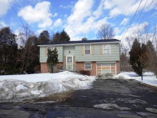 105 Kramer Dr, Syracuse, NY 13207-2720