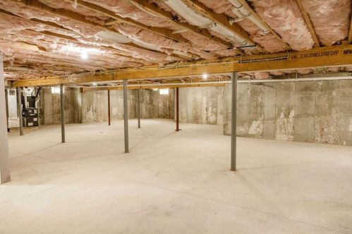 10 Woodward Rd, Lincoln RI  02865-4917 exterior