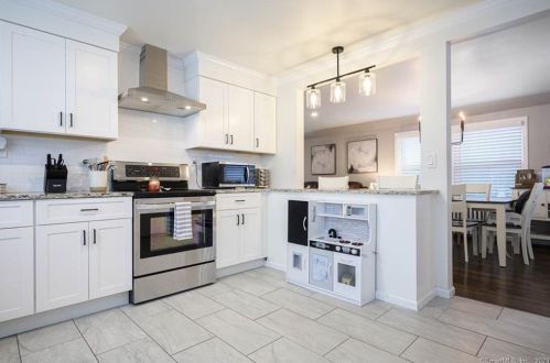 80 Circle Dr, Litchfield CT  06750-1710 exterior