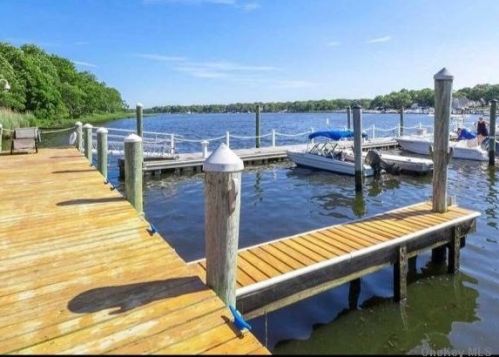 256 River Dr, Moriches, NY 11955-1718