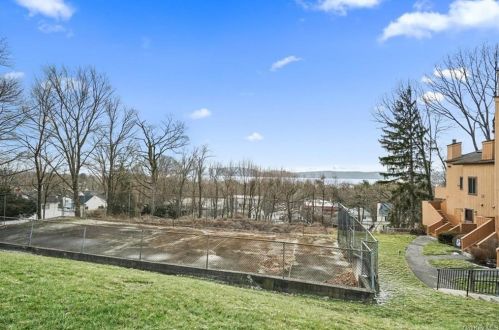 57 Hudson View Hl, Crotonville NY  10562-3329 exterior