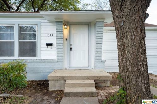 1313 Comay St, Morgans Point, TX 76513-2815