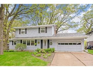 2867 2nd St, Saint Paul, MN 55109-1558