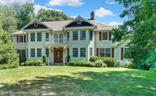 1 Mcmenamy Pl, Tinton Falls, NJ 07724-9769