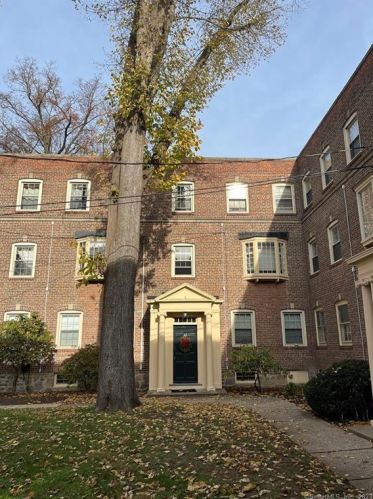32 Rowsley St, Bridgeport CT  06605-3030 exterior