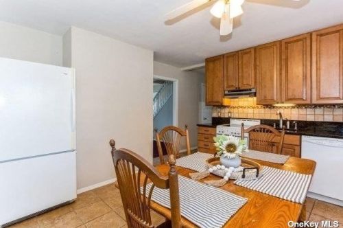 11 Lotus Ln, Westbury NY  11590-6320 exterior