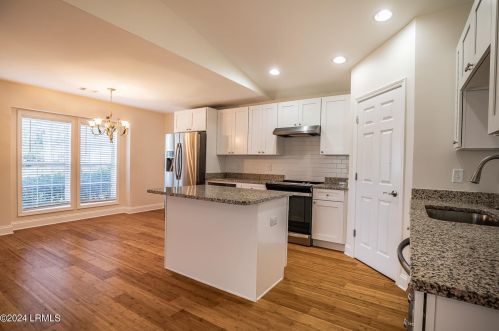 8 Wateree Ct, Beaufort SC  29902-3332 exterior