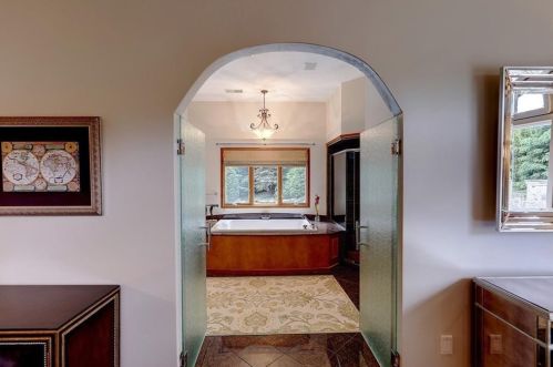 1 Morning Star Ct, Lincoln RI  02865-4586 exterior