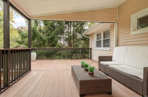 84 Cherry St, Cheshire CT  06410-2734 exterior