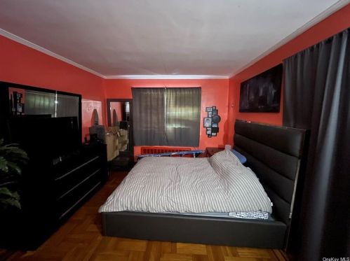 668 236 St, Bronx NY  10466-1718 exterior