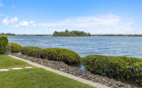 5510 Hbr Vlg Dr, Vero Beach FL  32967-7369 exterior