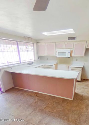 8721 Baker St, Tucson, AZ 85710-2613