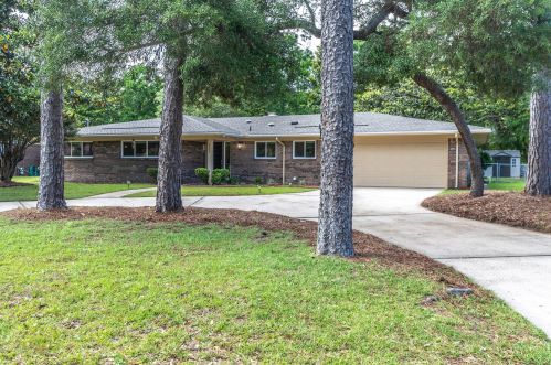 111 Country Club Rd, Shalimar, FL 32579-1607