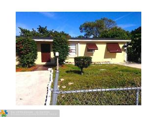 225 6th Ave, Boynton Beach FL  33435-3875 exterior
