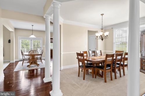 5737 Waterloo Bridge Cir, Haymarket VA  20169-8117 exterior