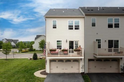1900 Georgetown Dr, Sewickley, PA 15143-6504
