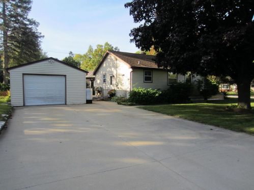 2240 Brook St, Green Bay, WI 54302-4463