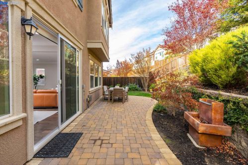 3551 Pinot Noir Ct, Pleasanton CA  94568-2556 exterior