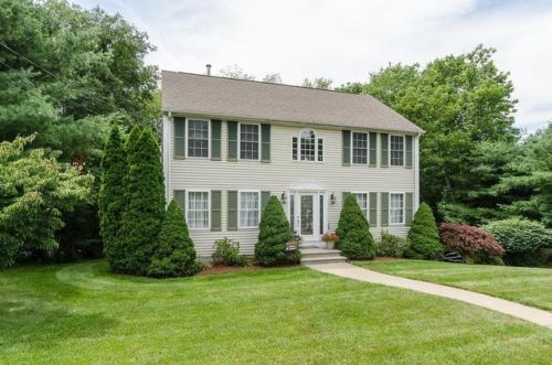 3 Waterman Farm Rd, Cumberland RI  02864-6165 exterior