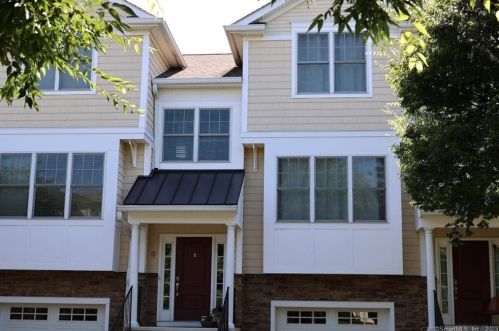 405 Woodland Hills Dr, Bridgeport, CT 06611-6359