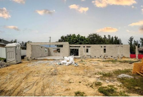 424 6th Ave, Cape Coral, FL 33990-0011