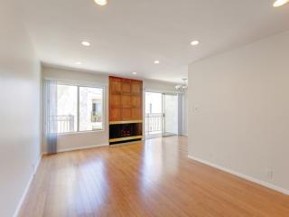 11656 Montana Ave, Los Angeles CA 90049-4662 exterior
