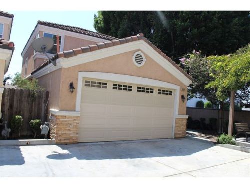8006 Rose St, Paramount, CA 90723-2610