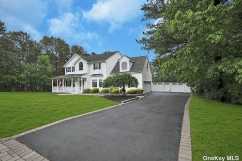 2 Pinefield Ct, Miller Place, NY 11764-3154