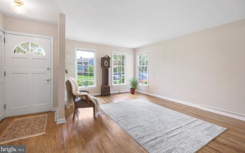 1004 Parkside Dr, Wilmington, DE 19803-5212