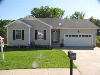 302 Fortway Rd, Clarksville, TN 37042-3385