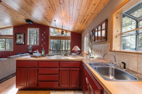 10166 Olympic Blvd, Truckee CA 96161-1708 exterior