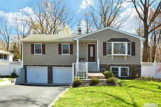 17 Sheppard Ln, Smithtown NY  11787-5157 exterior